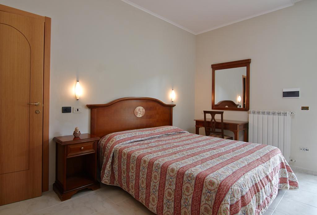 Albergo Villa Bianca Сан Джовани Ротондо Стая снимка